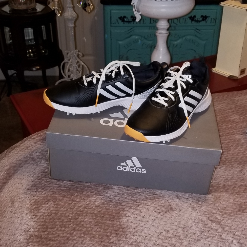 Womens golf shoes